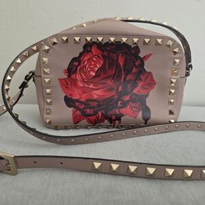 Pre-Owned Valentino Garavani Rockstud Undercover Rose Print Camera Bag
